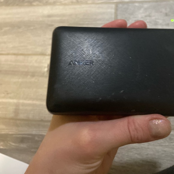 ANKER POWER BANK ⚡️ Fast Charging for Days ⚡️Universal Compatibility ⚡️ EUC - Picture 12 of 16
